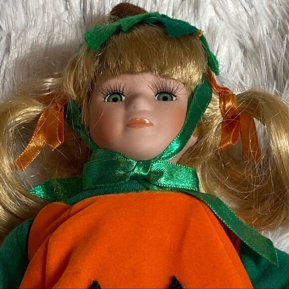 Spooky Hollow 2000 Pamela Pumpkin Tiny Treater - Picture 4 of 5